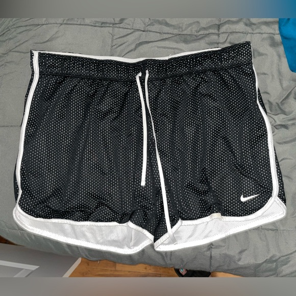 Nike Dri-Fit shorts black and white - Picture 2 of 6